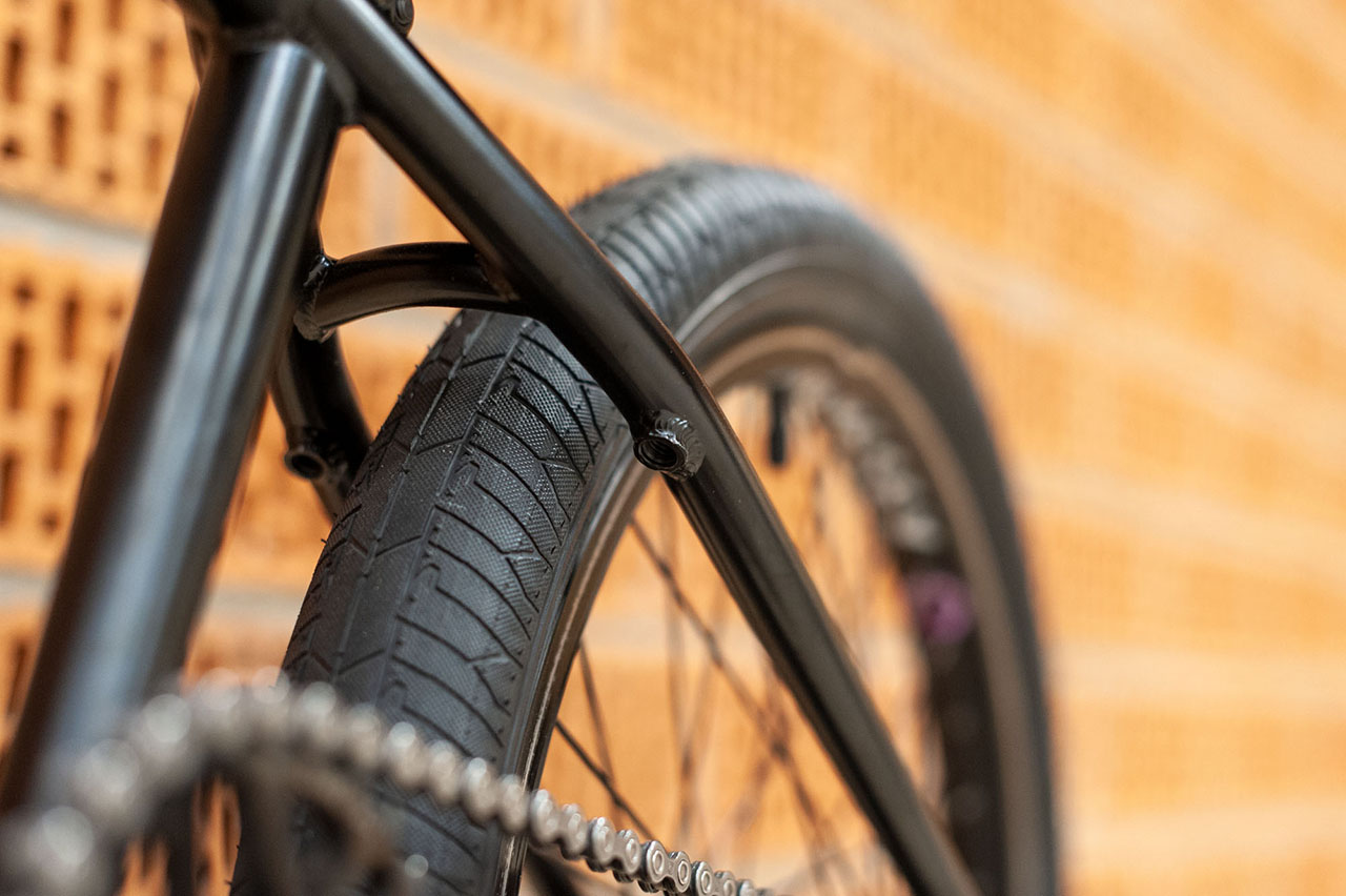 Mittlerweile ist die Bremse bei Kim Lea wieder dran, aber wer möchte, kann den Rush Frame natürlich auch brakeless fahren