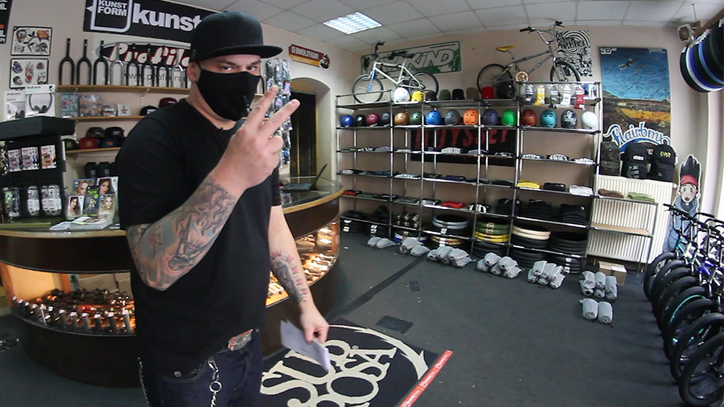 Du bist auf der Suche nach BMX-Teilen in Berlin? Dann solltest du unbedingt im kunstform BMX Shop in Friedrichshain vorbeischauen! Check unseren Shopcheck!