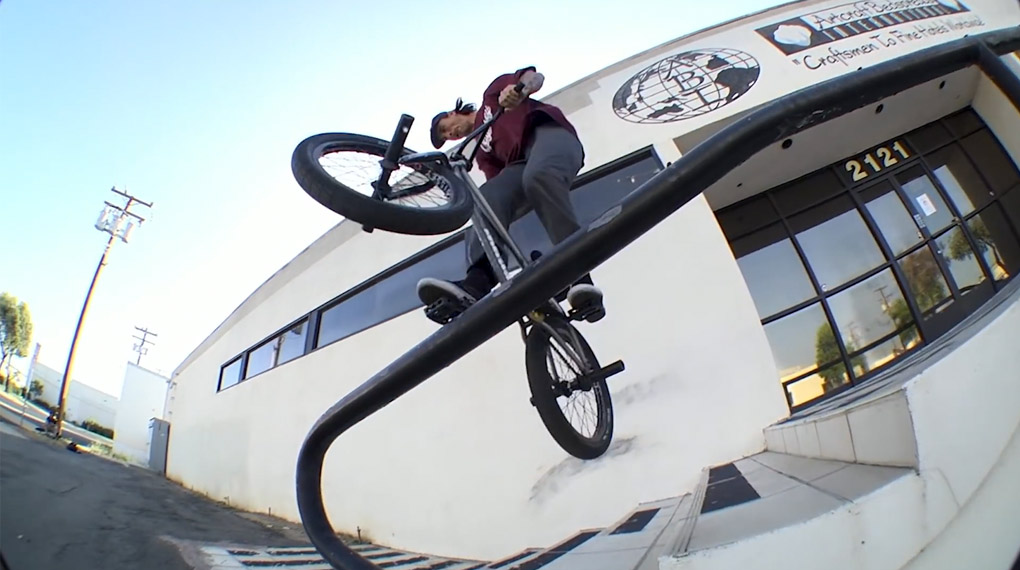 Banger über Banger! Broc Raiford lässt in diesem Promovideo für seinen Darkwave-Signaturerahmen von Sunday Bikes nichts anbrennen.