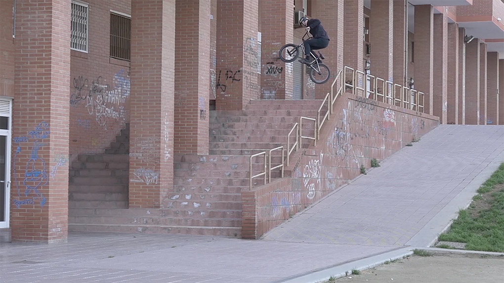 Am 24. September droppt das neue VANS-Video "Right Here" mit Dennis Enarson in der Hauptrolle und Rich Forne hinter der Kamera. Hier ist ein Vorgeschmack.