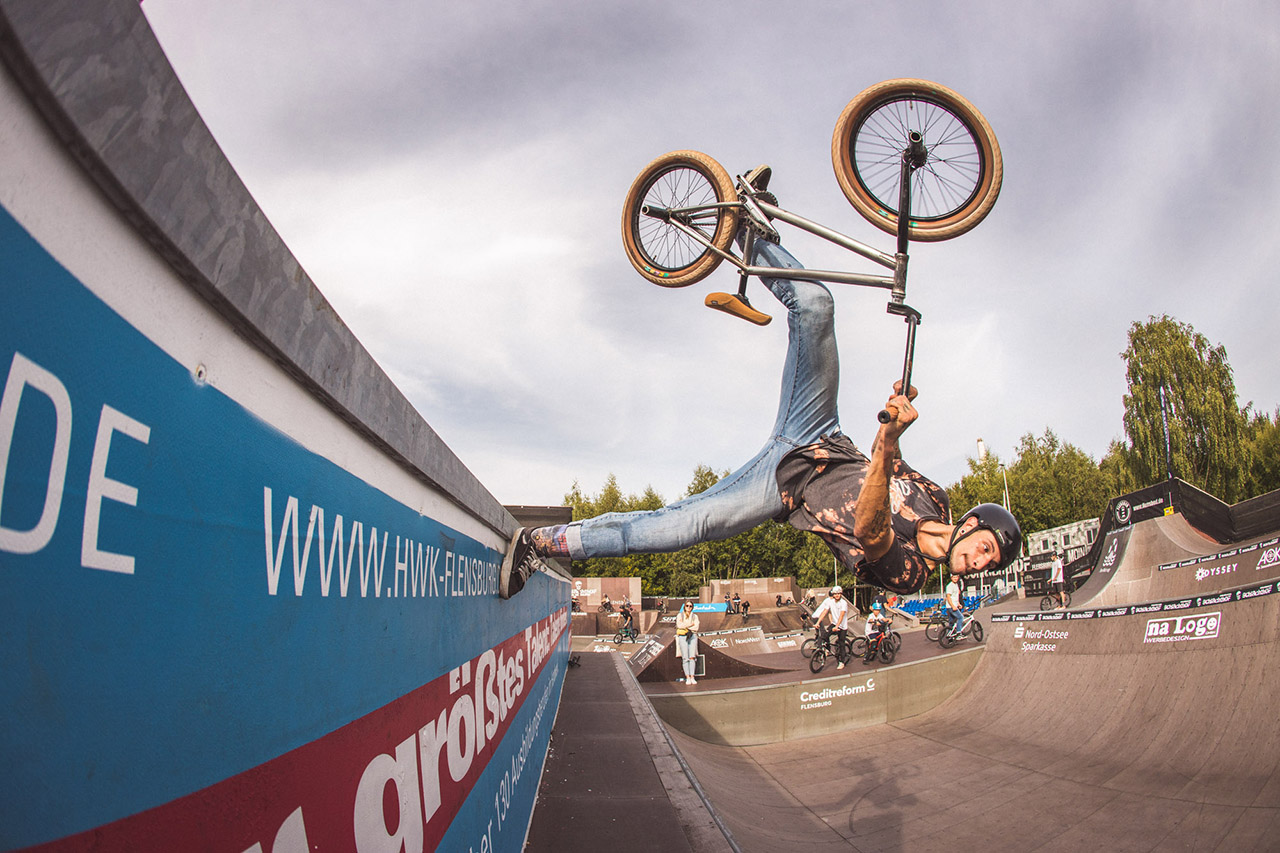 Dicker Footplant von Felix Kirch bei der Minirampensession