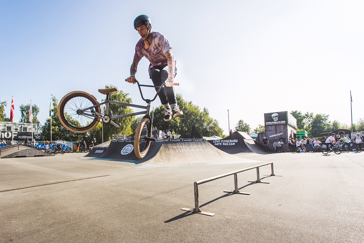 Auch auf der Straße fühlt sich Felix Kirch wohl, Railride to Taiwhip bei der Flatrailsession
