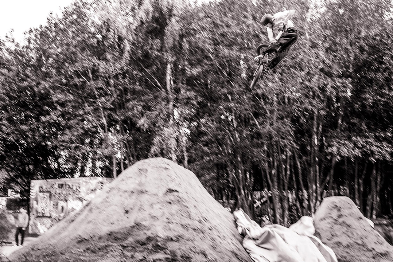 Eins meiner Lieblingsfotos von diesem Jam: Jan Lemke mit einem überklickten Lookdown während der Dirtsession