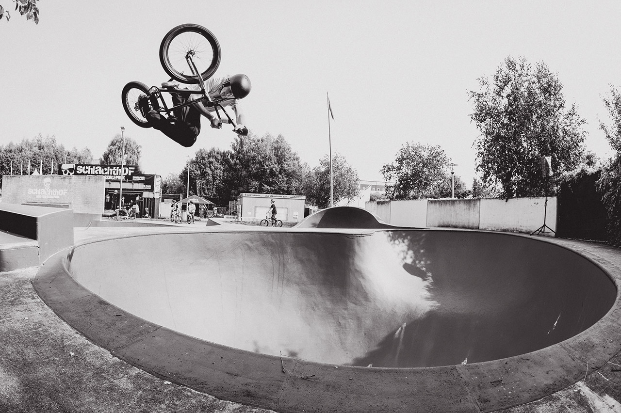 Tabletop Pocket Air im Betonbowl von Jan Lemke