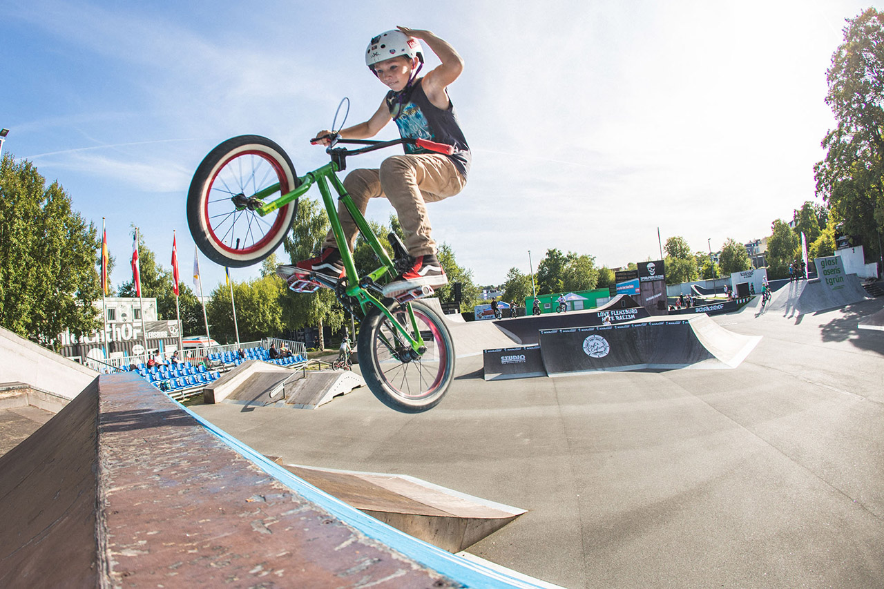 Nachwuchsripper Liu Guderjahn war Teil der Reisegruppe aus Magdeburg und hatte natürlich seine patentierten One Hander im Gepäck