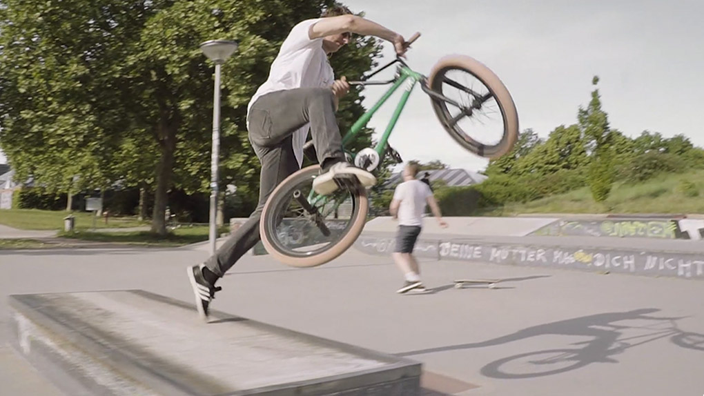 Teil 3 der Tüp-Trilogie 2020 wurde an einem Tag am Skateplaza in Darmstadt gefilmt, den wohl kaum jemand so feiert und so oft fährt wie Ivo Scheil.