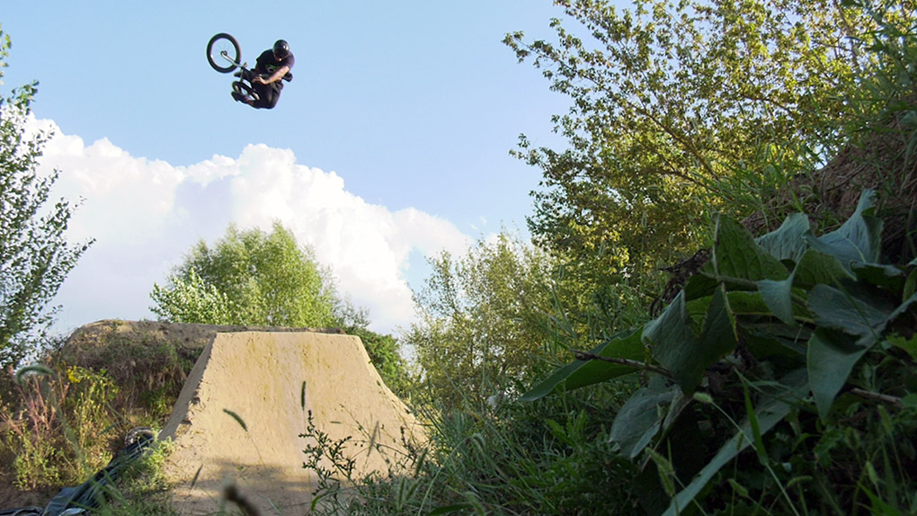 Hier entlang für die Highlights vom ersten Lauf der LAME 2020 auf den M-Trails in Magdeburg mit Paul Thölen, Simon Moratz und dem Rest der Bande.