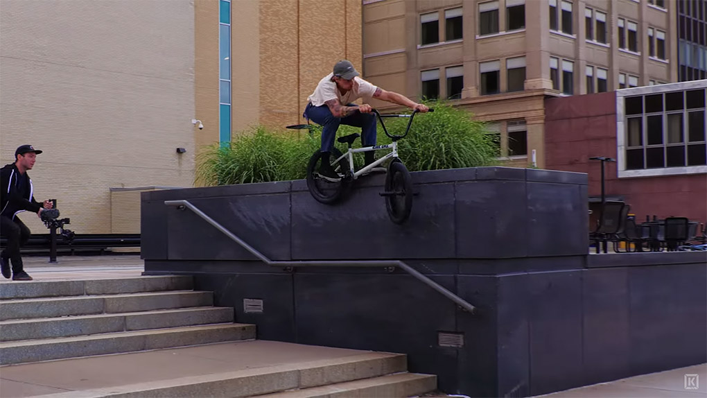 Die beiden Kink-Fahrer Nathan Williams und Hobie Doan haben neulich ihren Teamkollegen Jake Petruchik in Upstate, New York besucht.