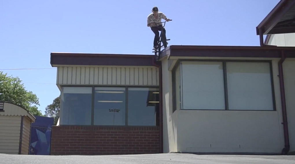 Marius Dietsche ist ab sofort für United unterwegs und liefert zum Einstand einen 7-minütigen Welcome-Edit randvoll mit haarsträubenden Bangern ab.