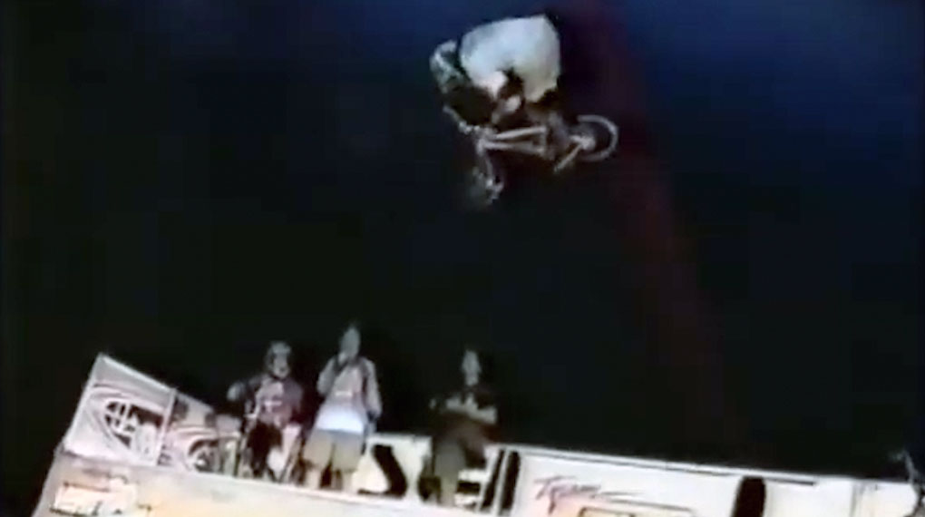 Wenn es einen deutschen Fahrer gab, der annähernd Jay Miron das Wasser reichen konnte, dann Stefan Geisler. Hier ist sein Part aus Cosa Nostra von KHEbikes.