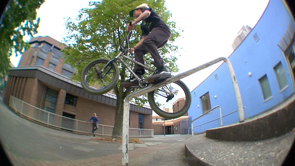 Tim Schoberth von der Cancelled Crew aus Nürnberg bringt in "Your Eyes" mal wieder seine Pedale zum Schmelzen. Hier geht