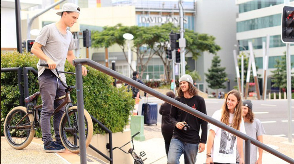 Für die fünfte Folge unseres Grilled-Podcasts war der frisch gebackene United-Fahrer Marius Ditsche in Adrian Warnkens Savage Garden zu Besuch.