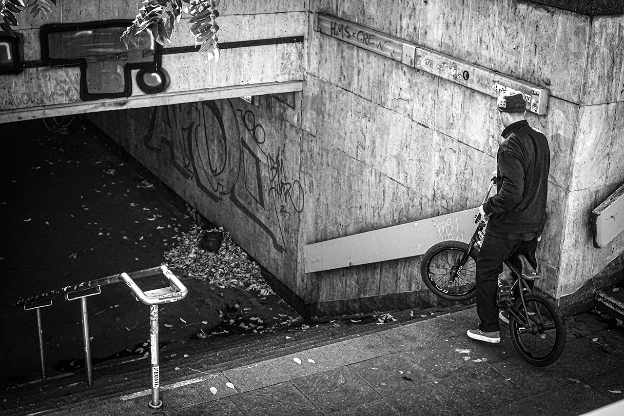 Bevor es soweit war, hatte Bruno aber noch eine Mission in Leipzig offen. Checkt mal wenig, wie wenig Platz zwischen Rail und Decke sind! Kein Wunder, dass Bruno derbste Paras schob. Foto: Kilian Roth