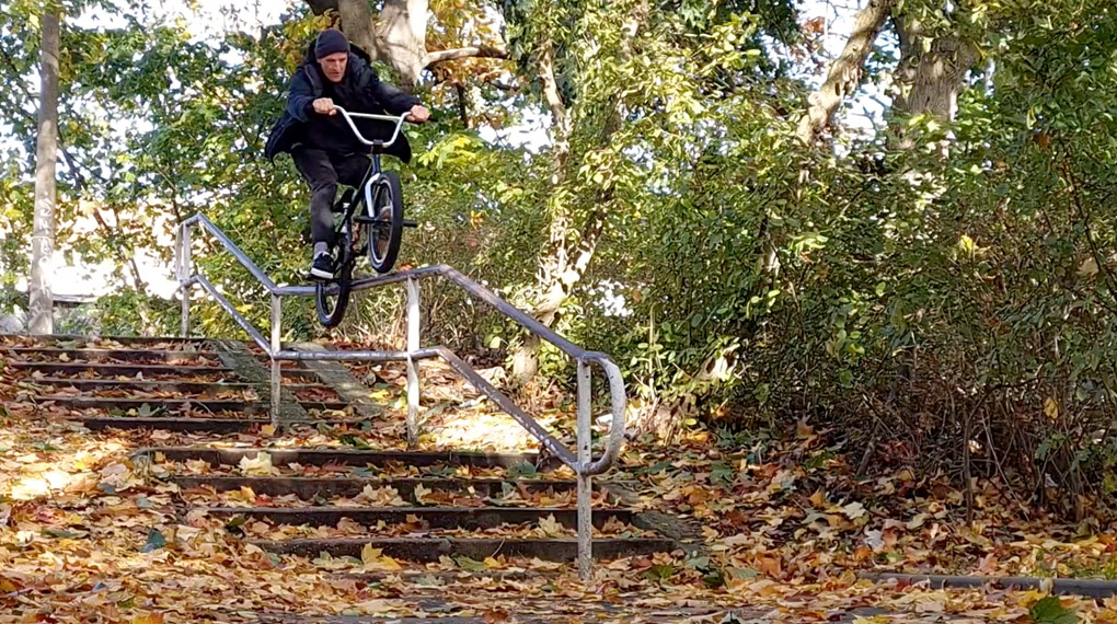 Felix Prangenberg, Bruno Hoffmann, Kilian Roth und Moritz Nußbaumer zersägen im Auftrag von Our House Spots in Nürnberg, Erfurt und Leipzig.