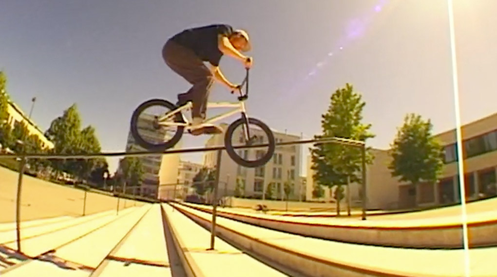 Bruno Hoffmann hat den Sommer genutzt, um in Frankfurt ein neues VX-Video für Federal Bikes zu filmen. Das Ergebnis ist ziemlich feurig geraten. Gönnt euch!