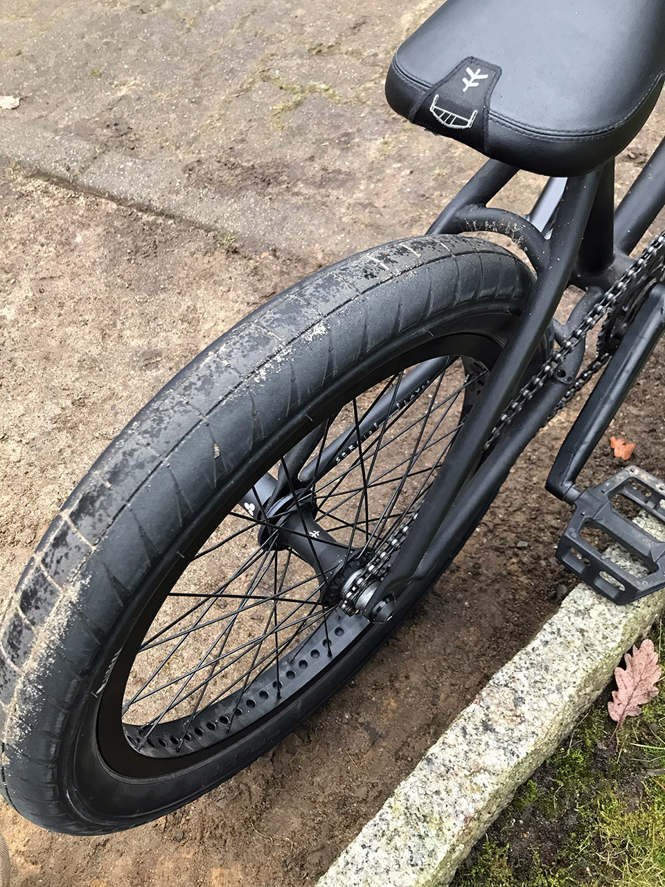 Die "Magneto"-Kassettennabe von Flybikes verfügt über eine magnetisches Driver-System ausgestattet. Anstelle von Sperrklinken und Federn werden dabei zwei Magnete verbaut, durch die der Ratchet-Ring einrastet, was weniger Reibung als das herkömmliche System zur Folge hat