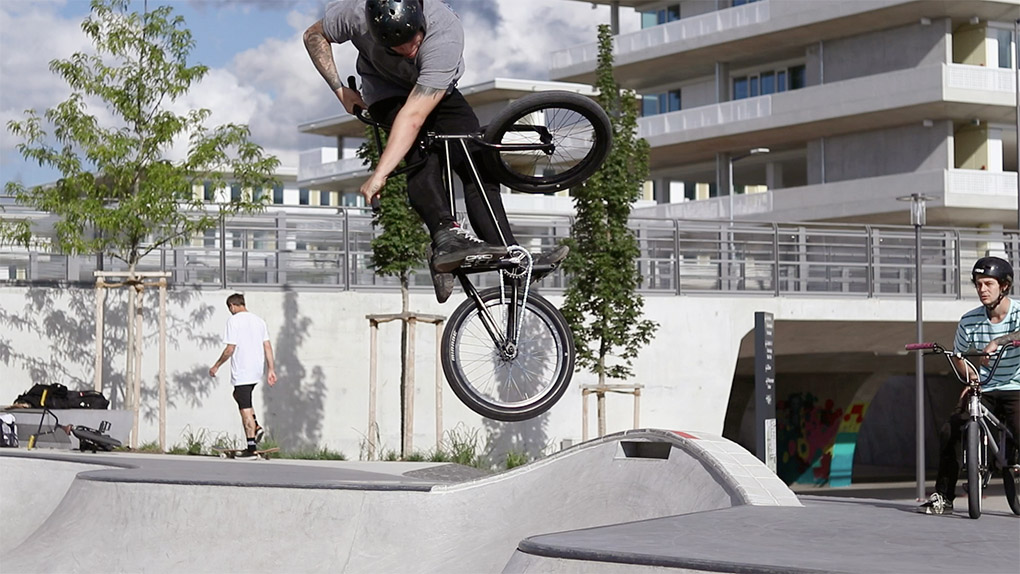 Trotz Außenbandriss hat es Nils Jacob fertiggebracht, 2020 genug Clips für ein zwar kurzes, aber trotzdem sehenswertes Video zu stacken. Check it out!