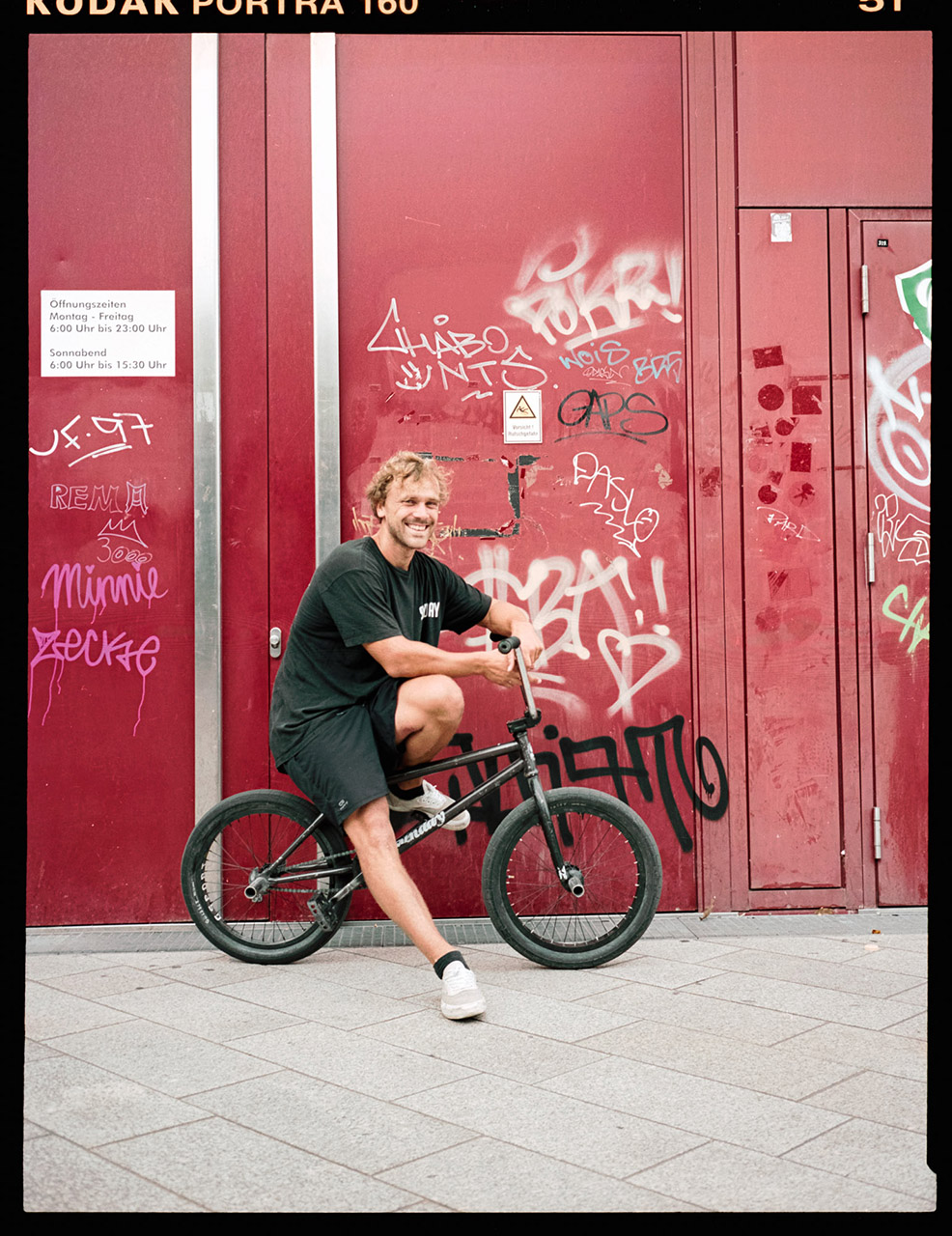 Da war die Welt noch in Ordnung: Kurze Zeit nachdem dieses Foto entstanden ist, sah Lukas Häuslers Rücken so aus, als hätte man ihn ausgepeitscht