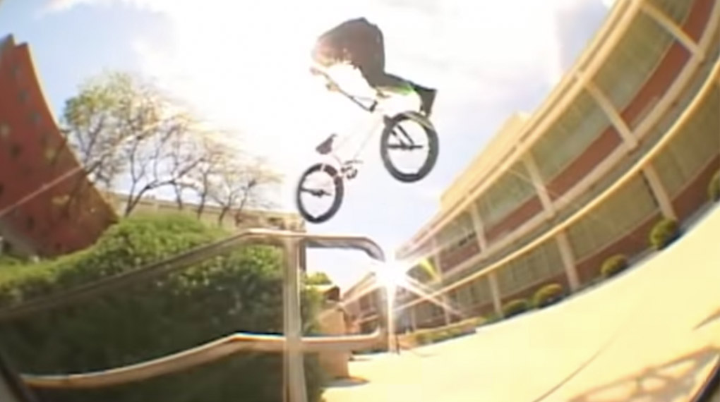 11 Minuten lang Abriss! Hier entlang für Felix Prangenbergs epische Section aus dem auch ansonsten ziemlich großartigen "Out Of Line"-Video von Wethepeople.