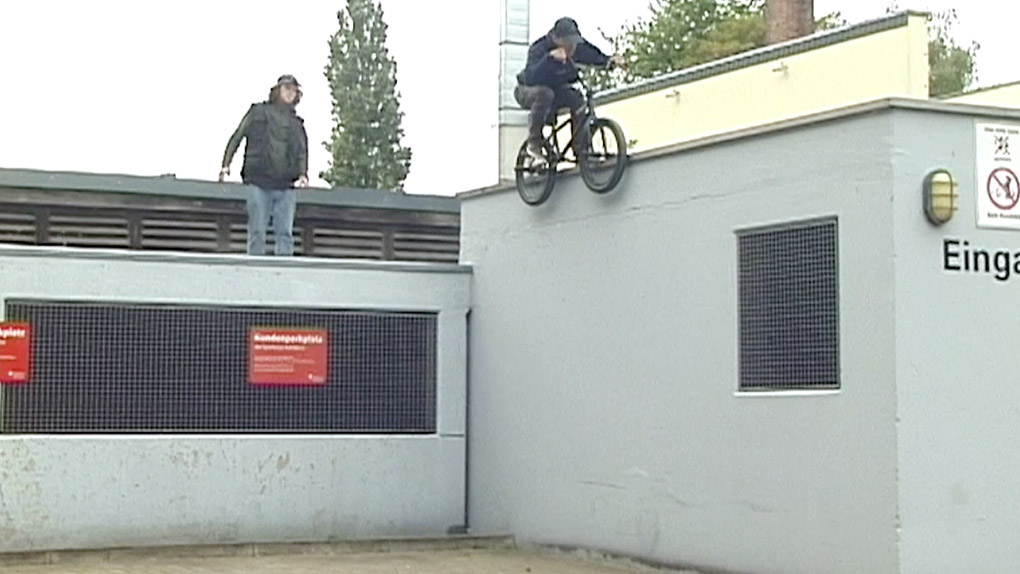 Hier entlang für das Video vom Kölnbesuch des Team Unemployed mit Felix Prangenberg, Marius Dietsche, Adrian Kölz und Kilian Reichmeyer.