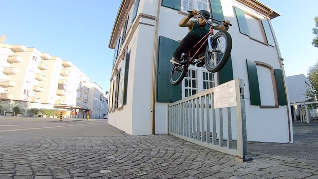 Es ist angerichtet! Das neue Video von Silvan Schmutz heißt nicht nur Swiss Cheese, sondern ist auch mindestens genauso schmackhaft. Hier geht