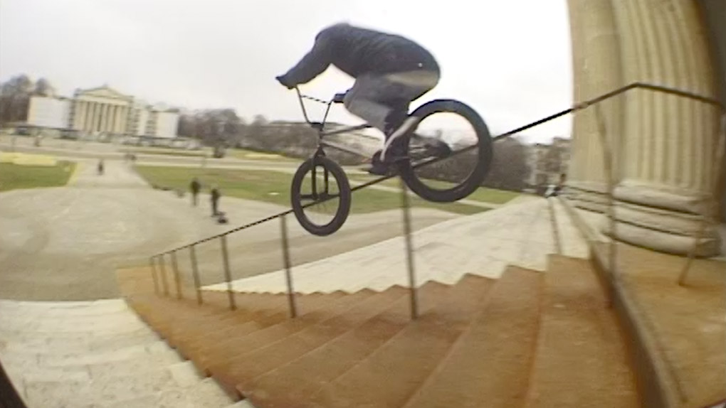 Fabian Bader und seine Homies haben sich im vergangenen Jahr ausgiebig auf den Straßen Münchens herumgetrieben. Das Ergebnis ist "Stray". Check it!