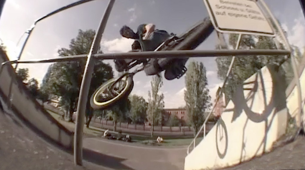 VX, Baby! Für "Das kein Radweg" haben Tom Röhr und Yannick Walter sich und ihre Homies zwei Jahre lang auf den Straßen von Berlin gefilmt.