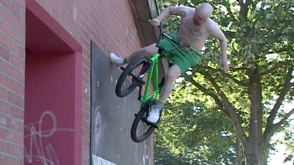 Traurige Nachrichten aus Mölln: Die Rampen am JUZ sind Geschichte. Sweaty Boys Entertainment erweist dem Spot die letzte Ehre.