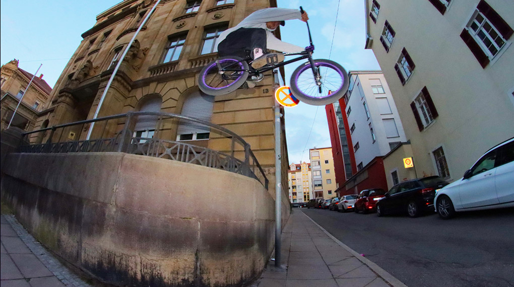 Beim Easter Online BMX Jam gibt es 50 Einkaufsgutscheine vom kunstform BMX Shop zu gewinnen und die besten Clips werden von uns gefeaturet.