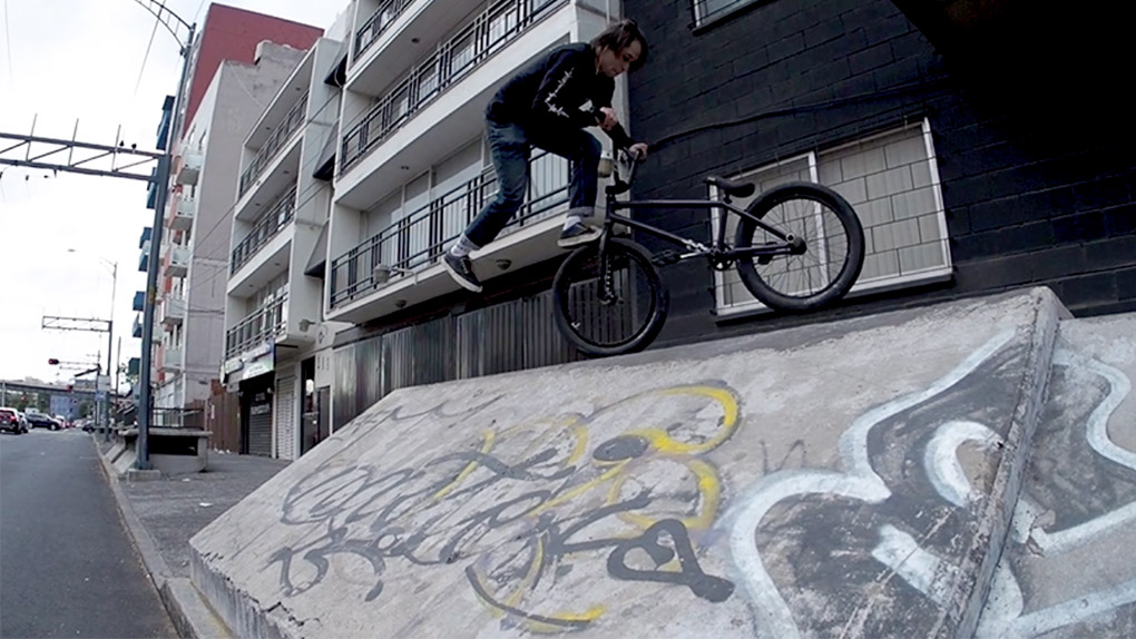 Eigentlich fährt der Homie Josue "Kokin" Castillo am liebsten Transitions, aber für sein neues Video hat er sich mal als Streetatze versucht.