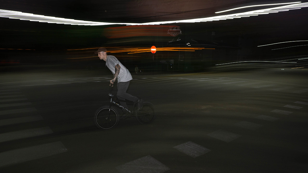 Juampi auf den nächtlichen Straßen von Rosario