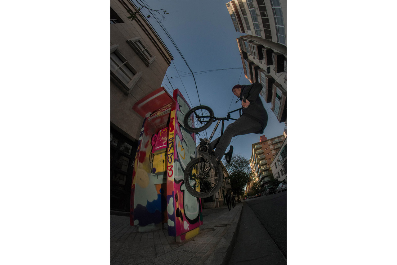 BÄM! Dieser Fakie Wallride von Juampi Scaglia hat garantiert die gerade einnickenden Anwohner vor dem TV-Endgerät hochschrecken lassen