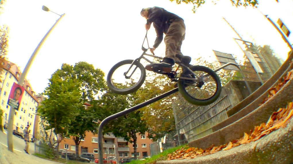 Bevor sich Tim Schoberth wieder Grindstangen angebaut hat, wurden fleißig Pegless-Clips in und um Nürnberg herum gestackt.