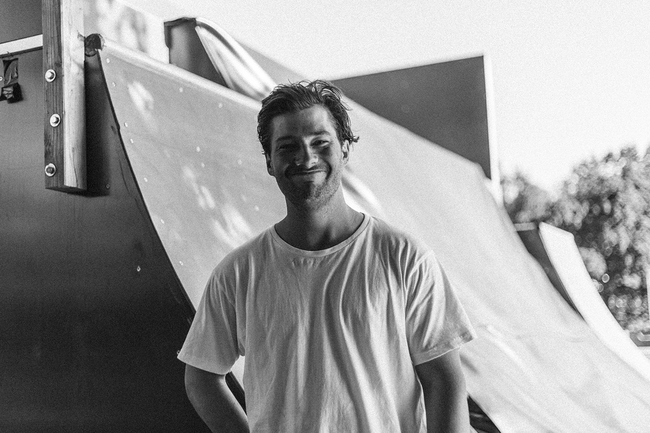 Leon Ditzel sagt hingegen von sich, dass er sich fühlt, als ob er erst ein halbes Jahr BMX fahren würde, wenn er den riesigen Park-Teil im Bikepark Darmstadt fährt. Dafür hat er aber den Bowl und die Streetfläche umso besser im Griff