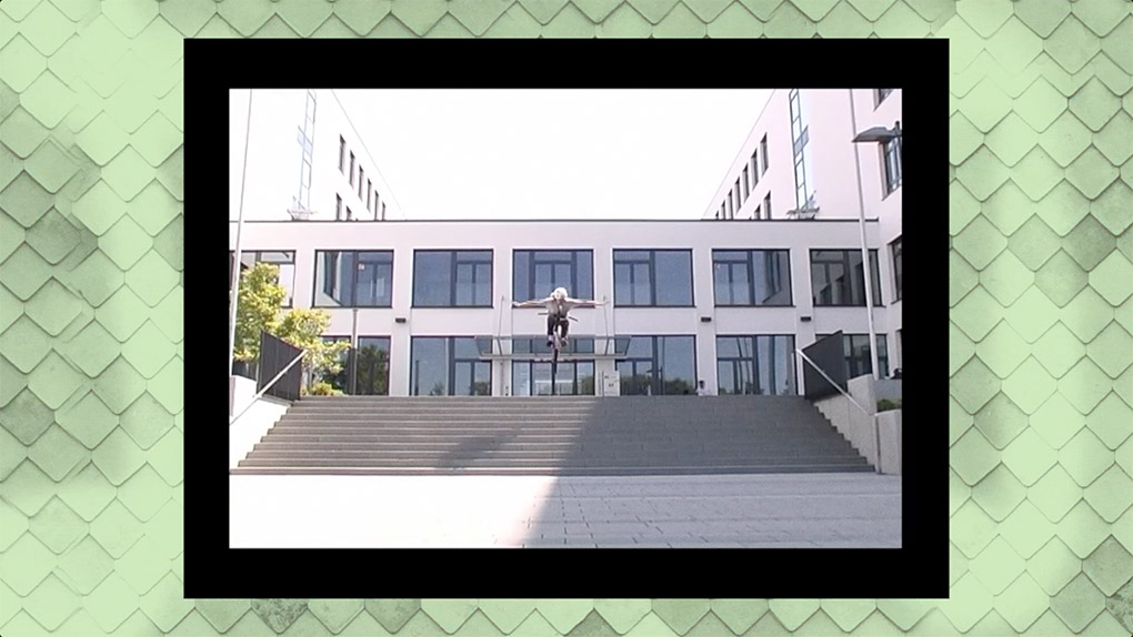 BMX meets Rap – und das ausnahmsweise mal nicht mit Fremdschämfaktor. Checkt das "Morfire"-Musikvideo von Extraordinär X Cancelled Crew!