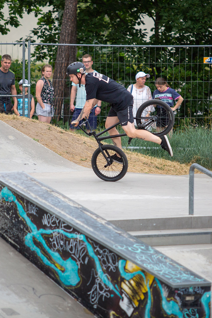 Wenn Piet Savelsberg am Wochenende nicht gerade im Hang-5 seine Kreise zieht, berät euch wochentags fachkundig bei kunstform Berlin