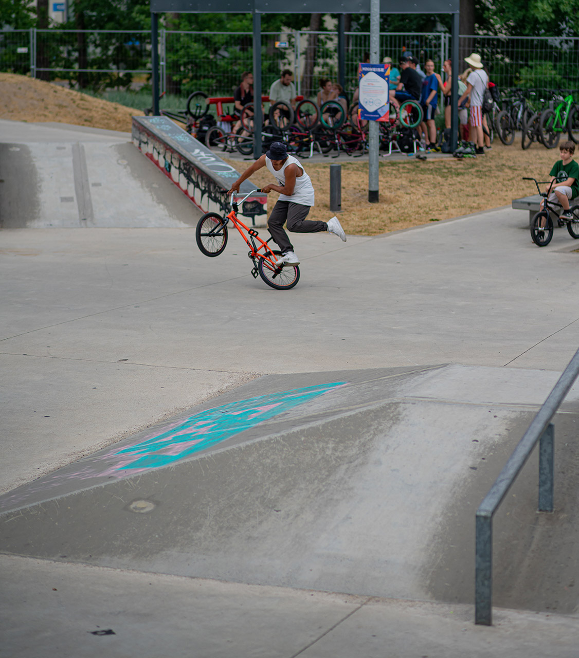 Camillo Gutierrez fuhr nicht nur eine Flatlandshow, sondern brachte interessierten Kids in einem Workshop auch die Basics von BMX bei