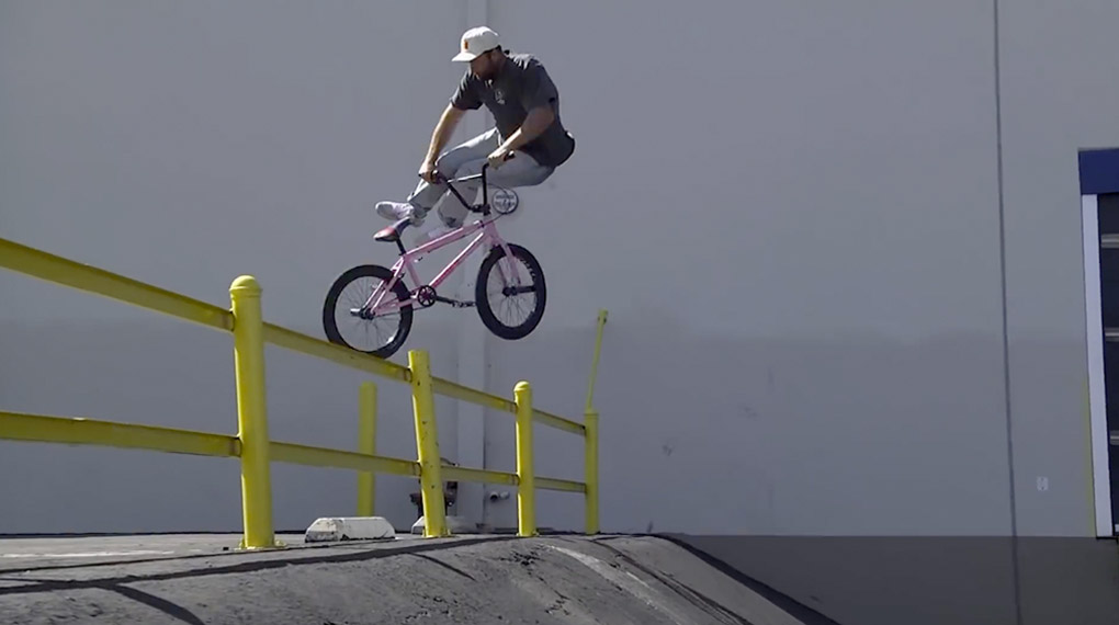 In "Yellow" knüpfen sich die zahlreichen Teamfahrer von Odyssey BMX gemeinsam mit ihren Homies ausschließlich gelbe Spots vor.