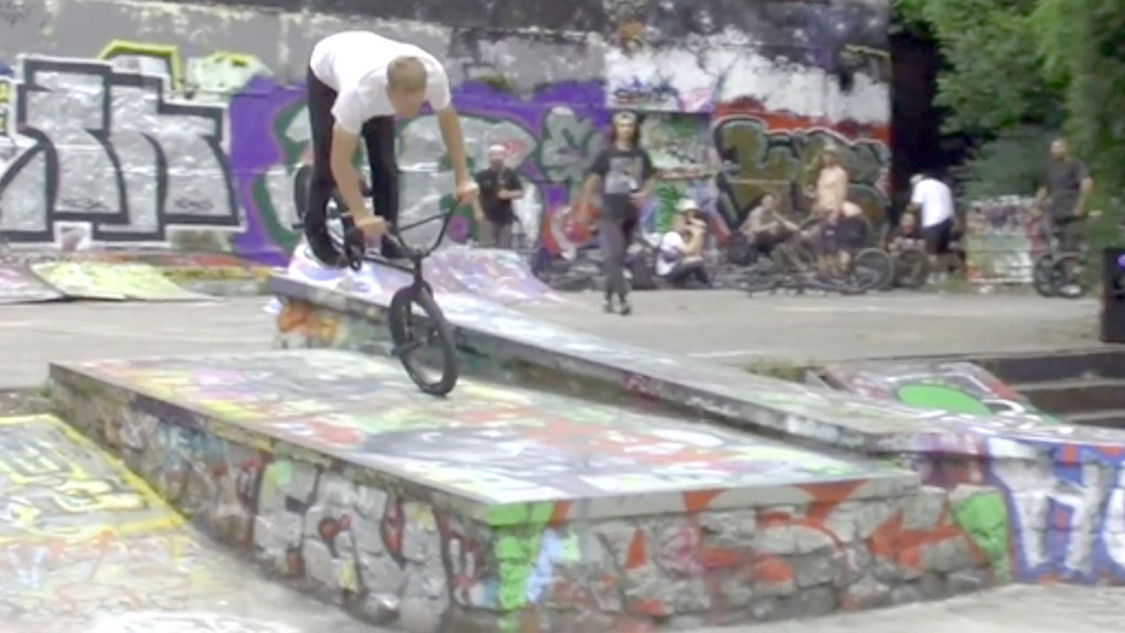 Bevor die Jungs von ATAB ihr neues Video im Mellowpark zeigten, stand erst noch eine Session auf dem DIY-Parcours auf dem Programm.