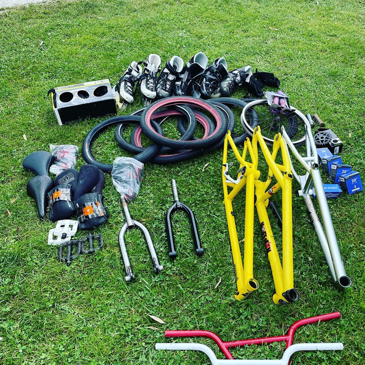 Sammelaktion für „Share a bike/Share a smile: Es kam einiges zusammen. Vielen Dank an die Spender! Großartig! Foto: Maik Nagel