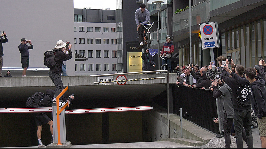 Hier entlang für die Highlights des Follower The Leader X Stoned Street BMX Jams in Tallinn mit Joe Jarvis, Filippakos Kosmidis u. a.
