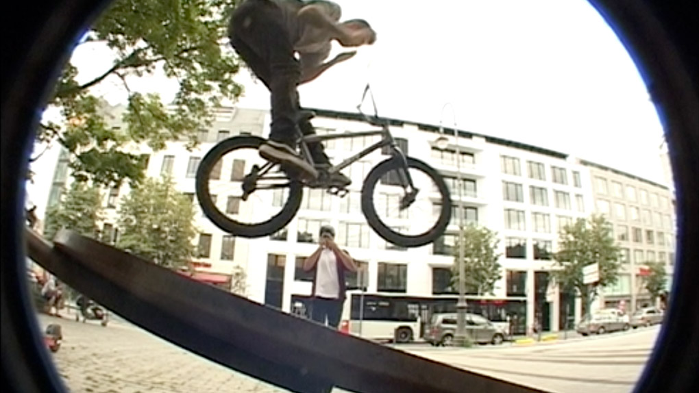 Anlässlich seines Geburtstags hatte der SIBMX-Teamfahrer Fabian Bongers neulich zu einem entspannten BMX-Jam nach Köln eingeladen.