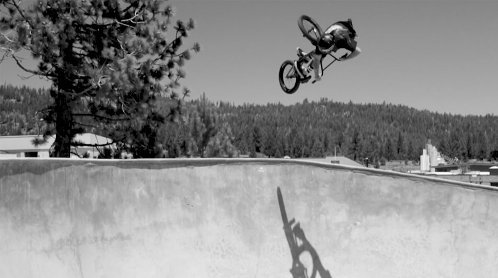 Matt Cordova ist nicht nur im Besitz eines extrem stylischen Tabletops, sondern drückt das Gaspedal auch permanent durch.