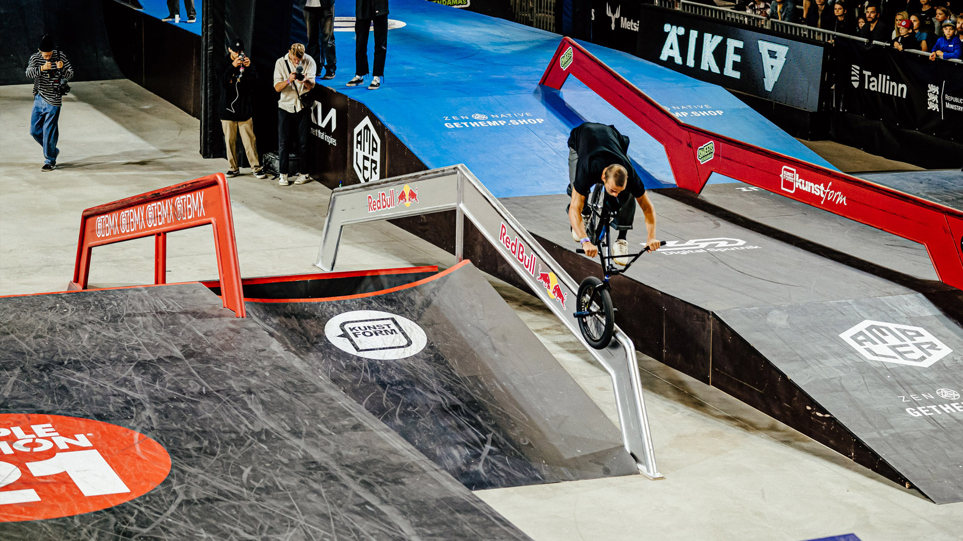 Hier entlang für 50 erstklassige Fotos, die unser Mitarbeiter des Monats auf der Simple Session 2021 in Tallinn angefertigt hat.