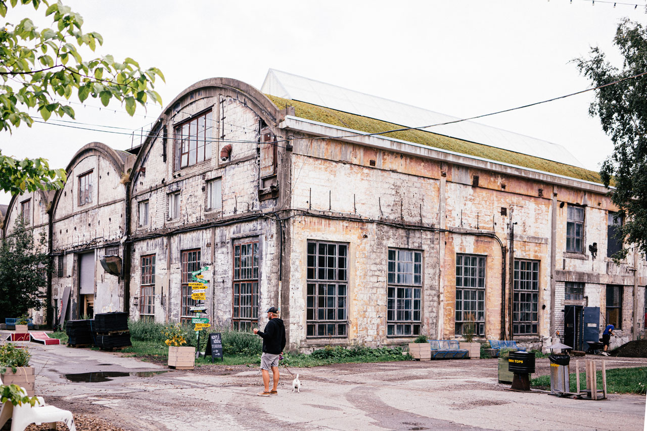 Coronabedingt fand die Simple Session in diesem Jahr nicht wie sonst in der Saku Arena, sondern in der deutlich schnuckeligeren Pöhjala Factory statt, einer ehemaligen Fabrik, die mittlerweile zu einer Art Kreativ- und Kulturzentrum avanciert ist