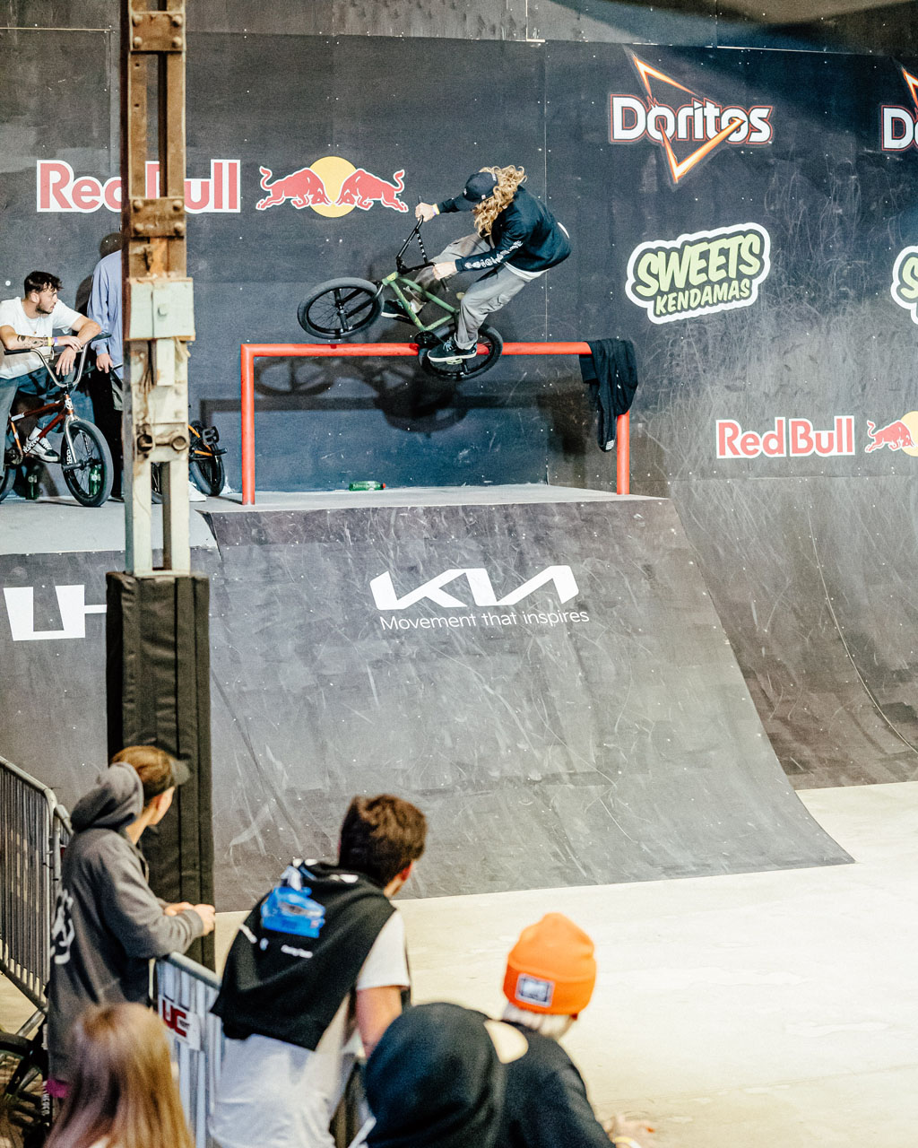 Reed Stark war der einzige Fahrer, der das Subrail einigermaßen sinnvoll zu nutzen wusste. Was im übrigen hauptsächlich daran lag, dass dieses falsch dimensioniert (zu hoch und zu weit weg) und deshalb nahezu unfahrbar war. Und so wartet The Medialist noch heute vergebens auf einen Sprocket to Fakie oder ähnliche Midschoolmanöver