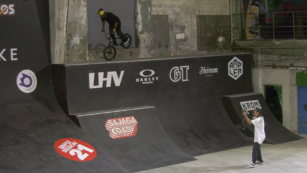 Hier entlang für die Banger von Felix Prangenberg, Courage Adams und dem Rest der Gang beim BMX Street Practice auf der Simple Session 2021.
