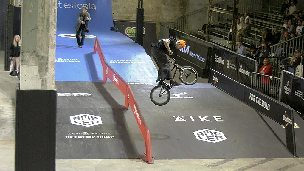 Wir haben die besten Runs der Top 3 Qualifier in BMX Street bei der Simple Session 2021 in Tallinn, Estland für euch!