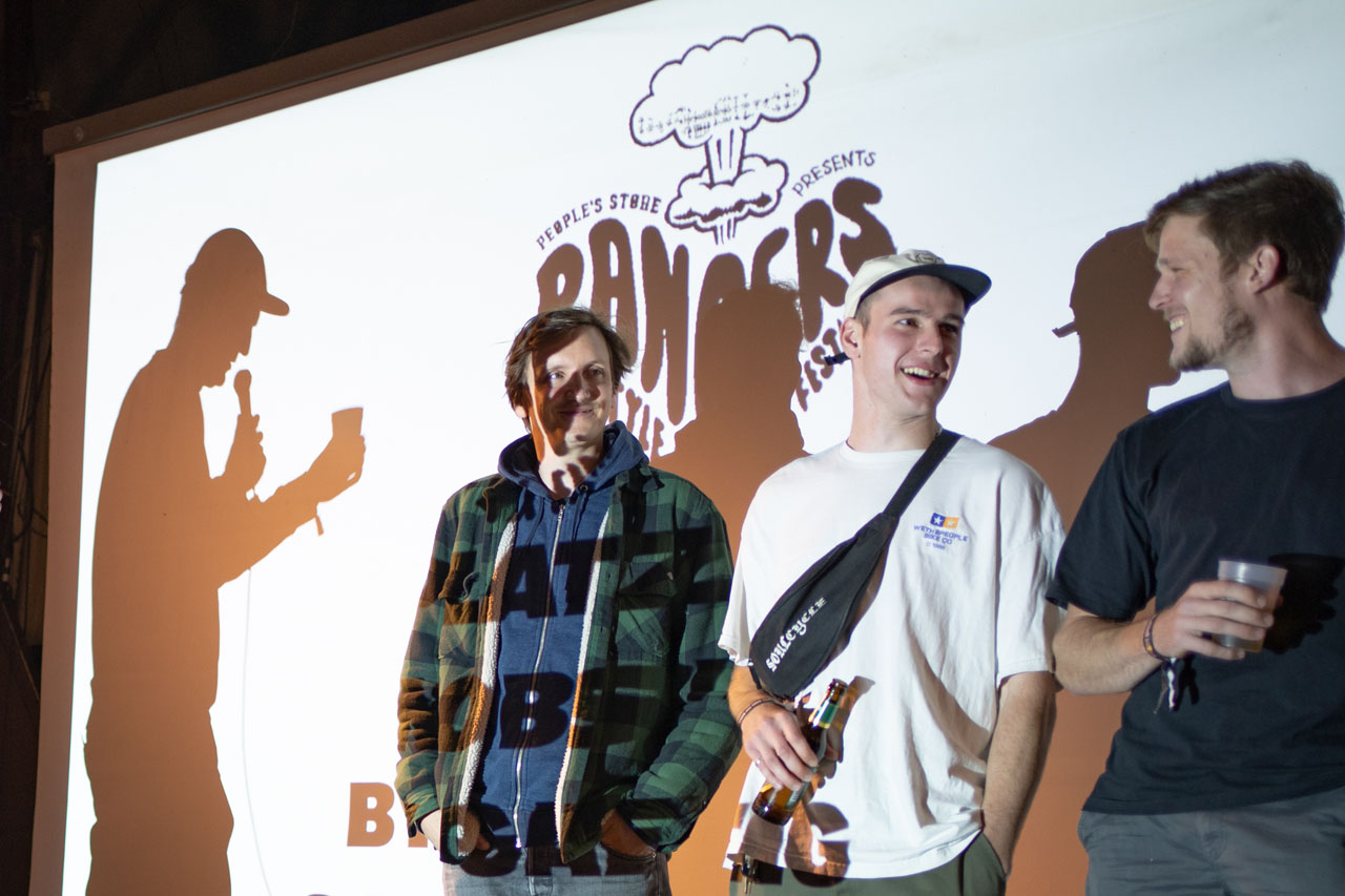 Platz 7 für den Freundeskreis von Max Gaertig und unserem Moderator Martin "Billy" Mahlert, der in diesem Jahr eigentlich nicht moderieren wollte, weil er ja selbst an Bangers teilnahm. Aber wir hatten keine Gnade, Tradition und so …