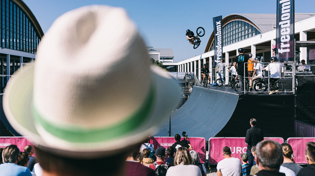 Für unseren "Lord of the Lake"-Showcontest knöpften sich 8 absolute Gefahrensucher die legendäre Klinge auf der Eurobike 2021 vor.